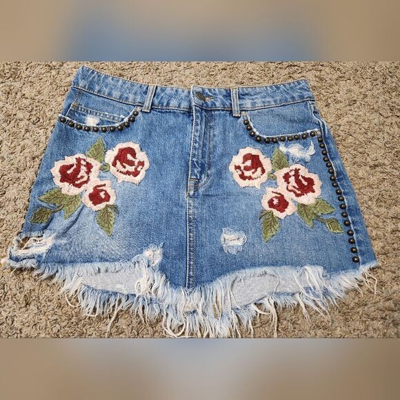 Free People ‘Wild Rose Ember’ Distressed Floral Embroidered Mini Skirt- Size 28 - Picture 5 of 11